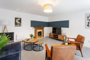 Stylish 3Bed House near Airport